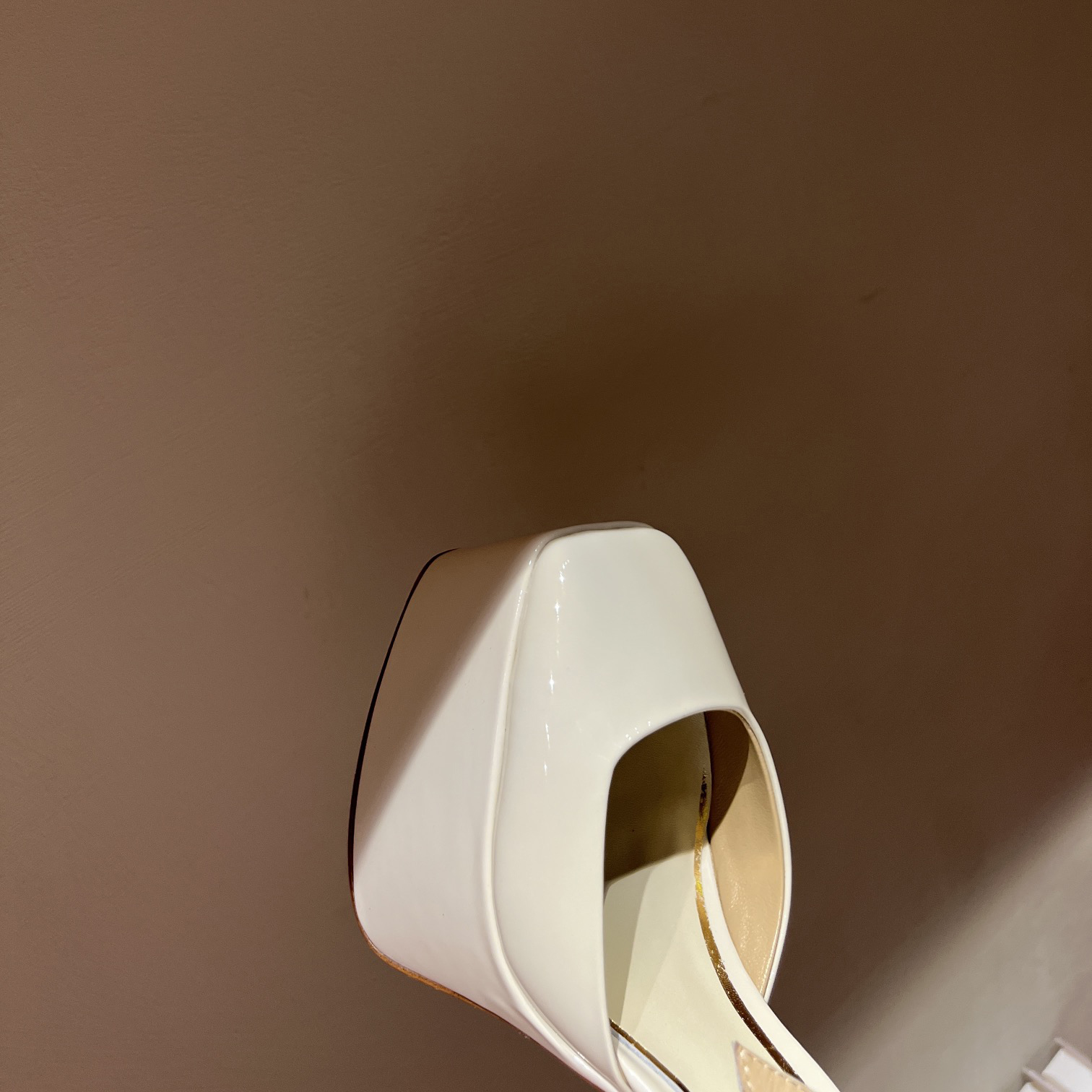 Valenti GARAVANI Garavani Tan-Go Platform Pump In Patent Leather  155 MM - DopestKickz