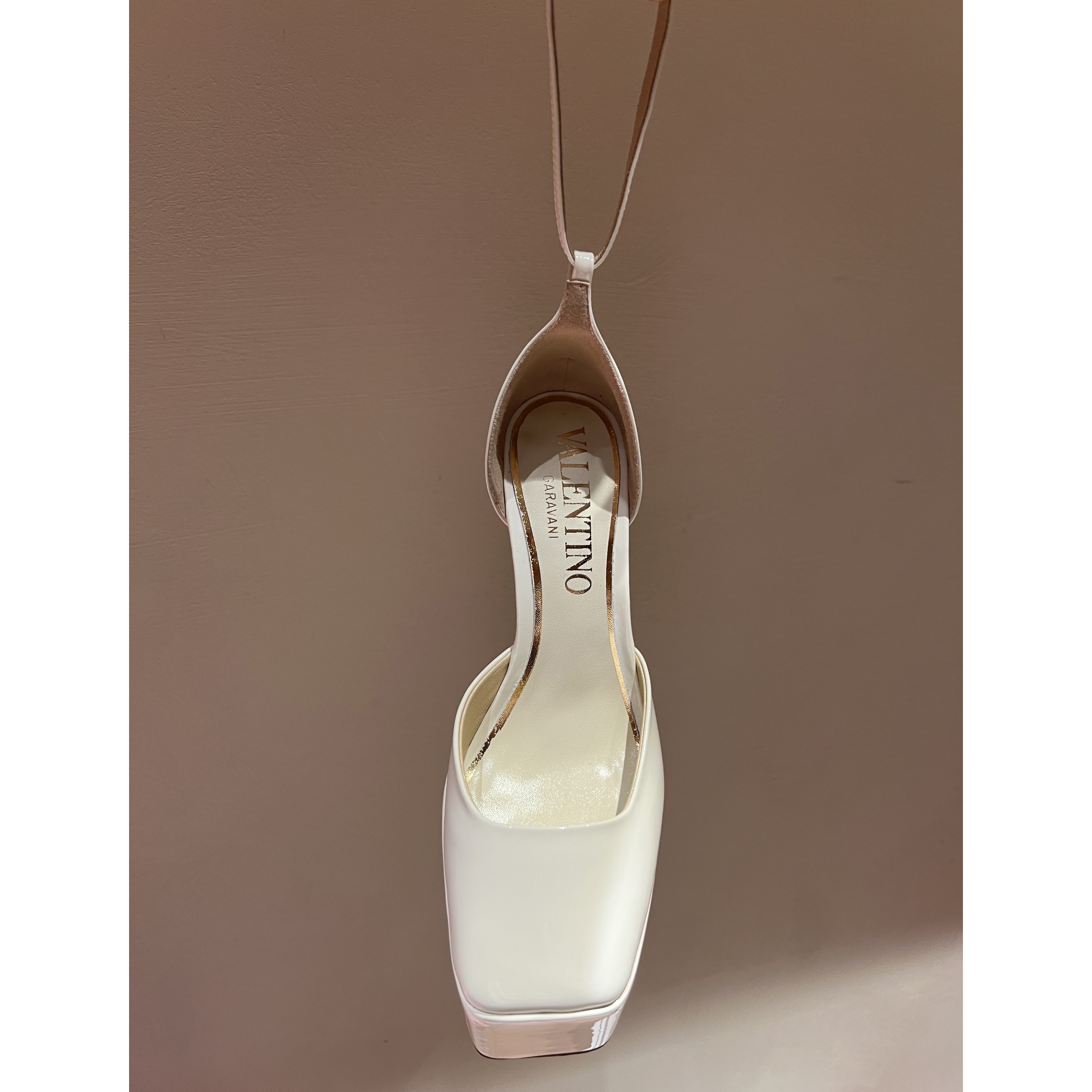 Valenti GARAVANI Garavani Tan-Go Platform Pump In Patent Leather  155 MM - DopestKickz