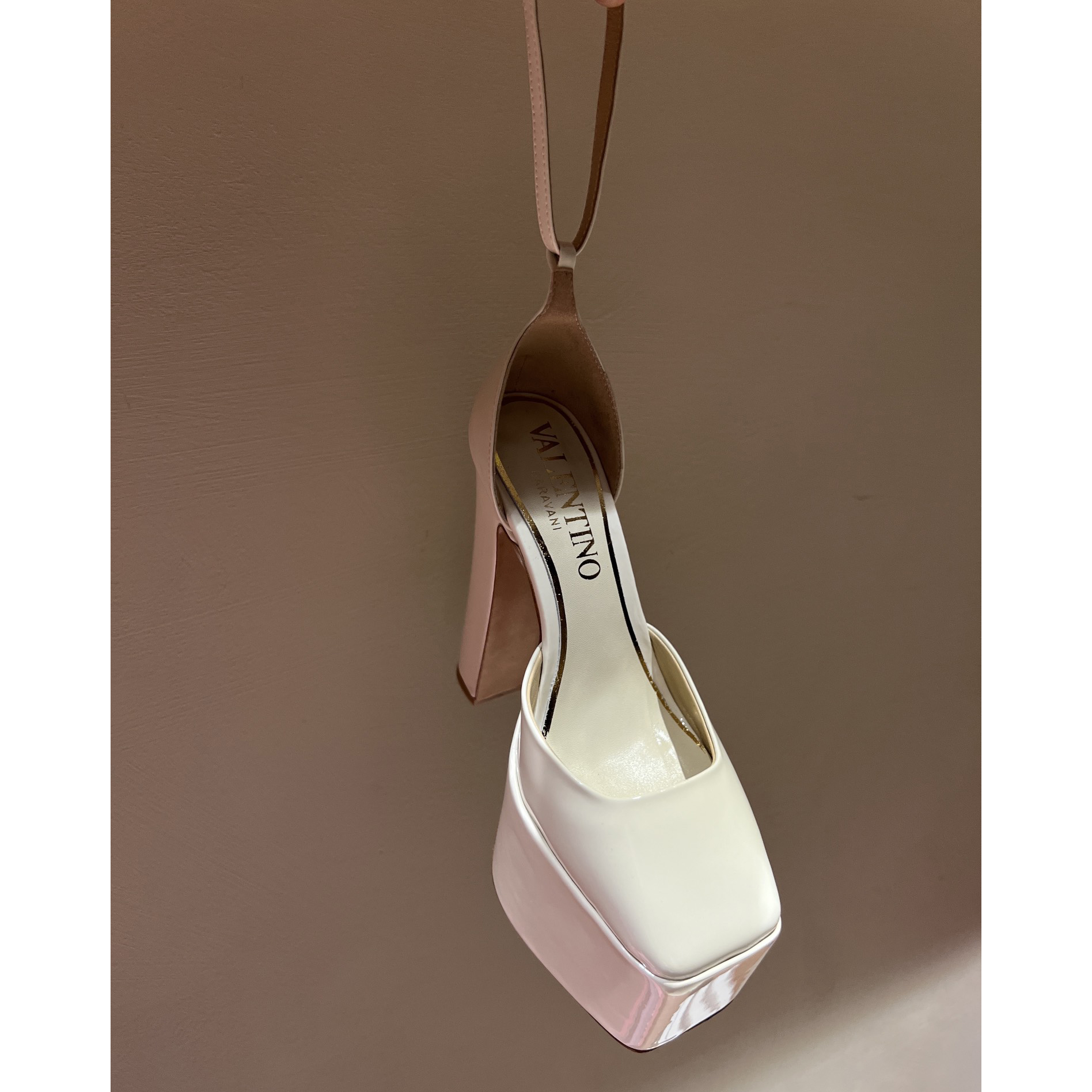 Valenti GARAVANI Garavani Tan-Go Platform Pump In Patent Leather  155 MM - DopestKickz