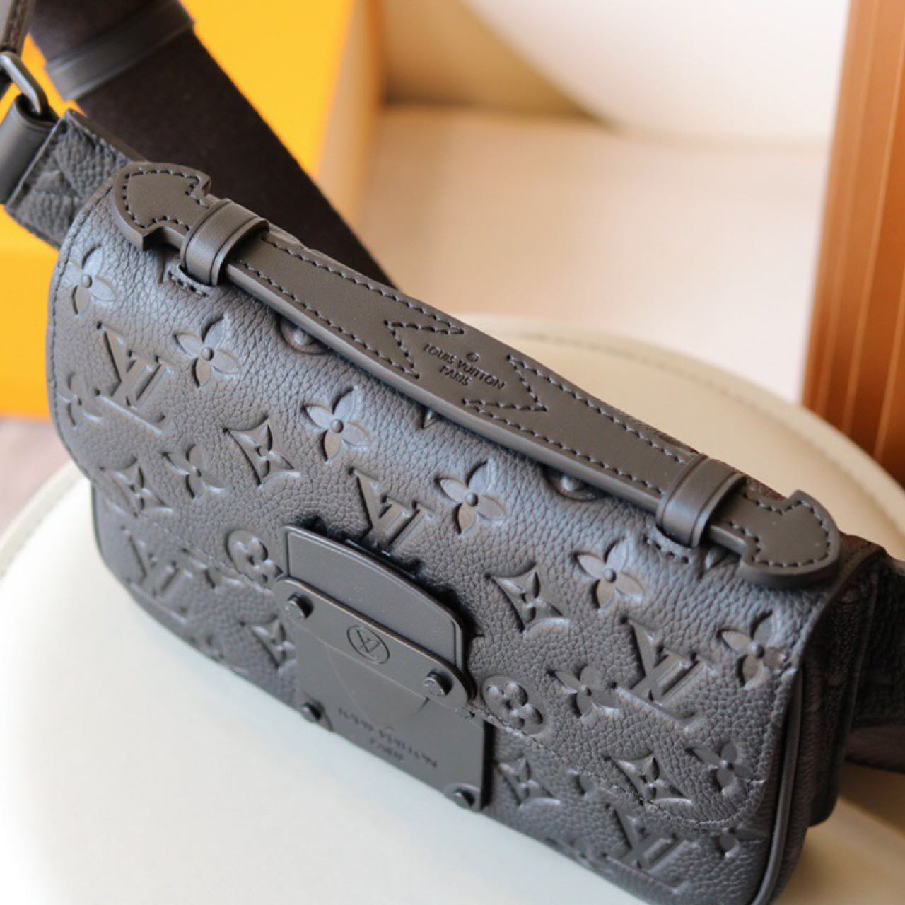 Louis Vuitton S Lock Sling Bag(21-15-4 cm) - DopestKickz