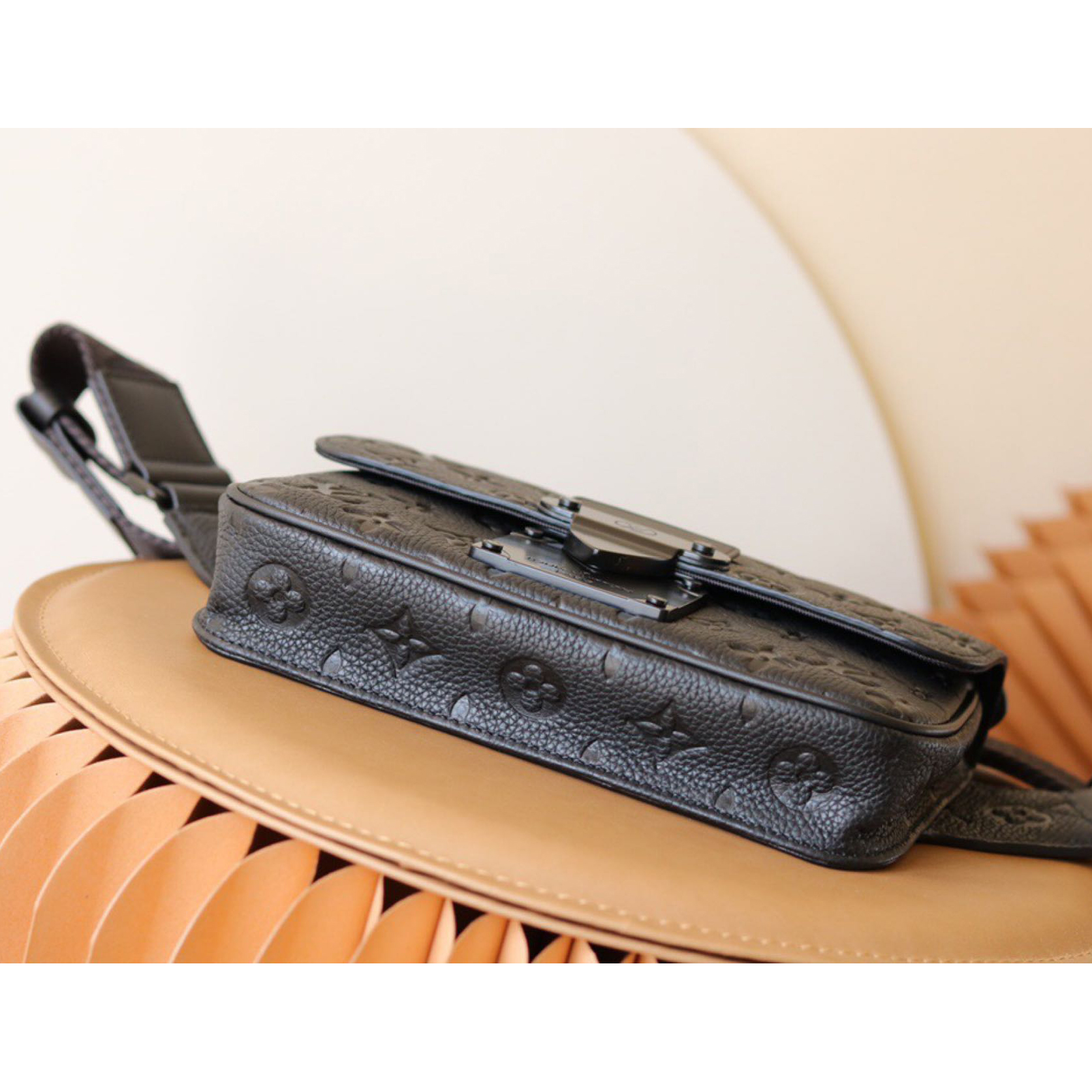 Louis Vuitton S Lock Sling Bag(21-15-4 cm) - DopestKickz