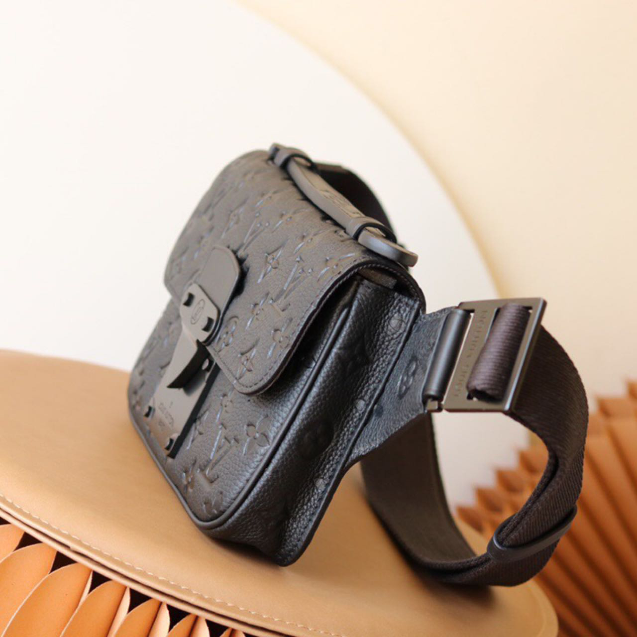 Louis Vuitton S Lock Sling Bag(21-15-4 cm) - DopestKickz
