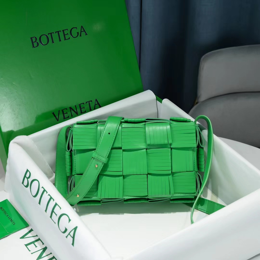Bottega Veneta Cassette Fringed Leather Shoulder Bag(23-15-5.5cm) - DopestKickz