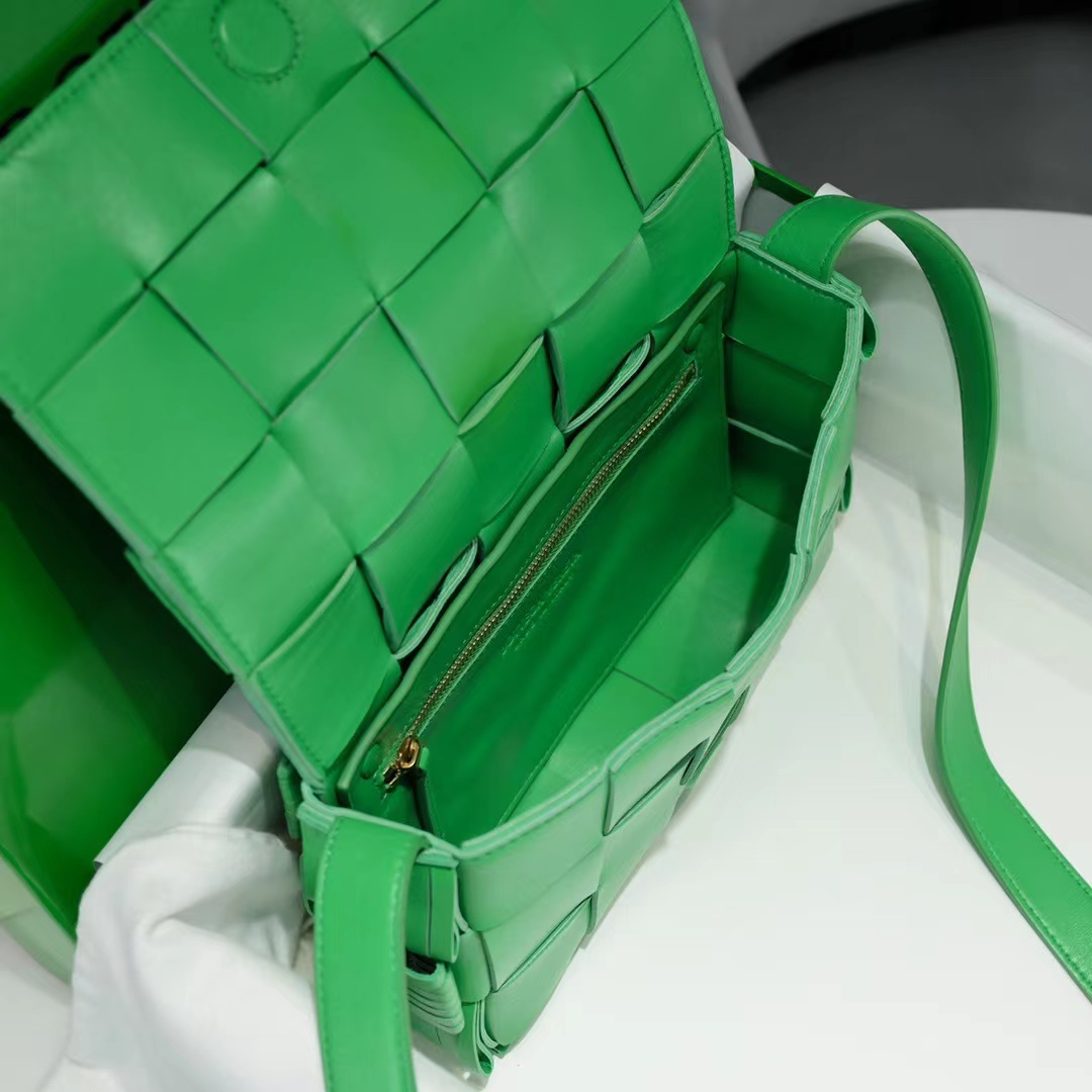 Bottega Veneta Cassette Fringed Leather Shoulder Bag(23-15-5.5cm) - DopestKickz