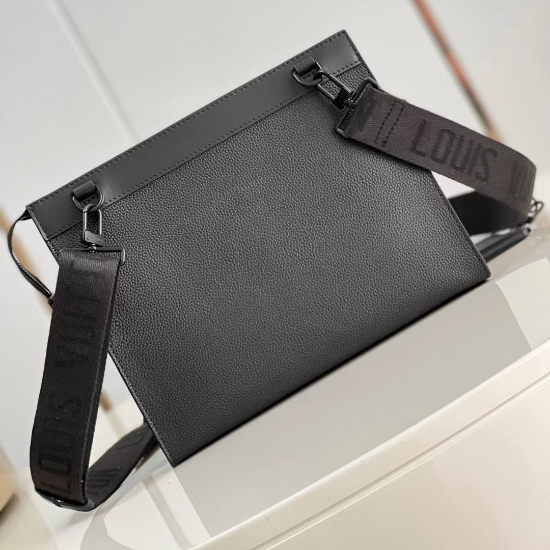 Louis Vuitton Messenger Voyage(28-21-6cm)    M59329 - DopestKickz