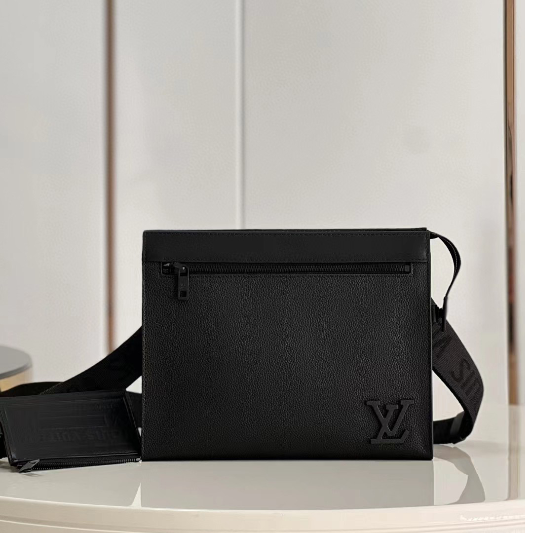 Louis Vuitton Messenger Voyage(28-21-6cm)    M59329 - DopestKickz