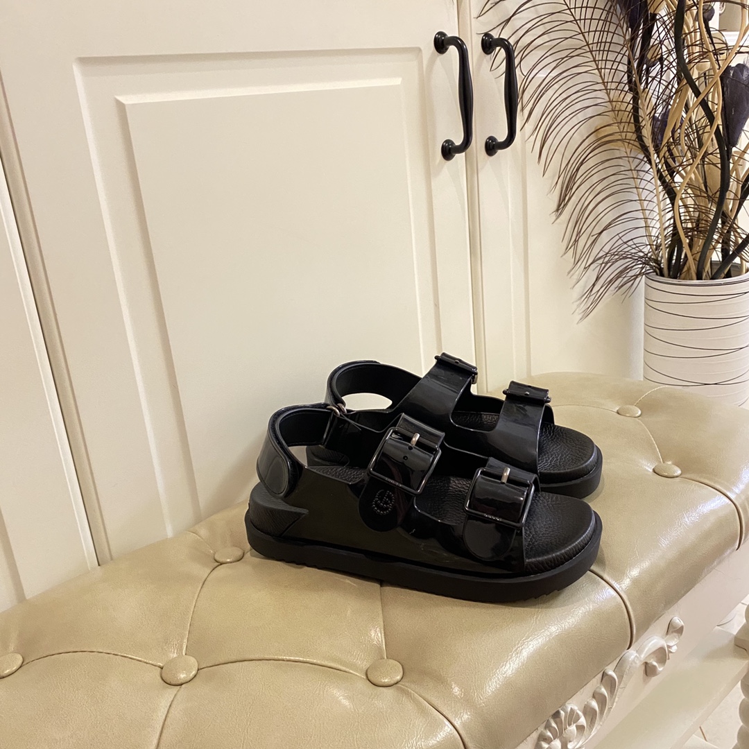 Gucci Women's Sandal With Mini Double G - DopestKickz