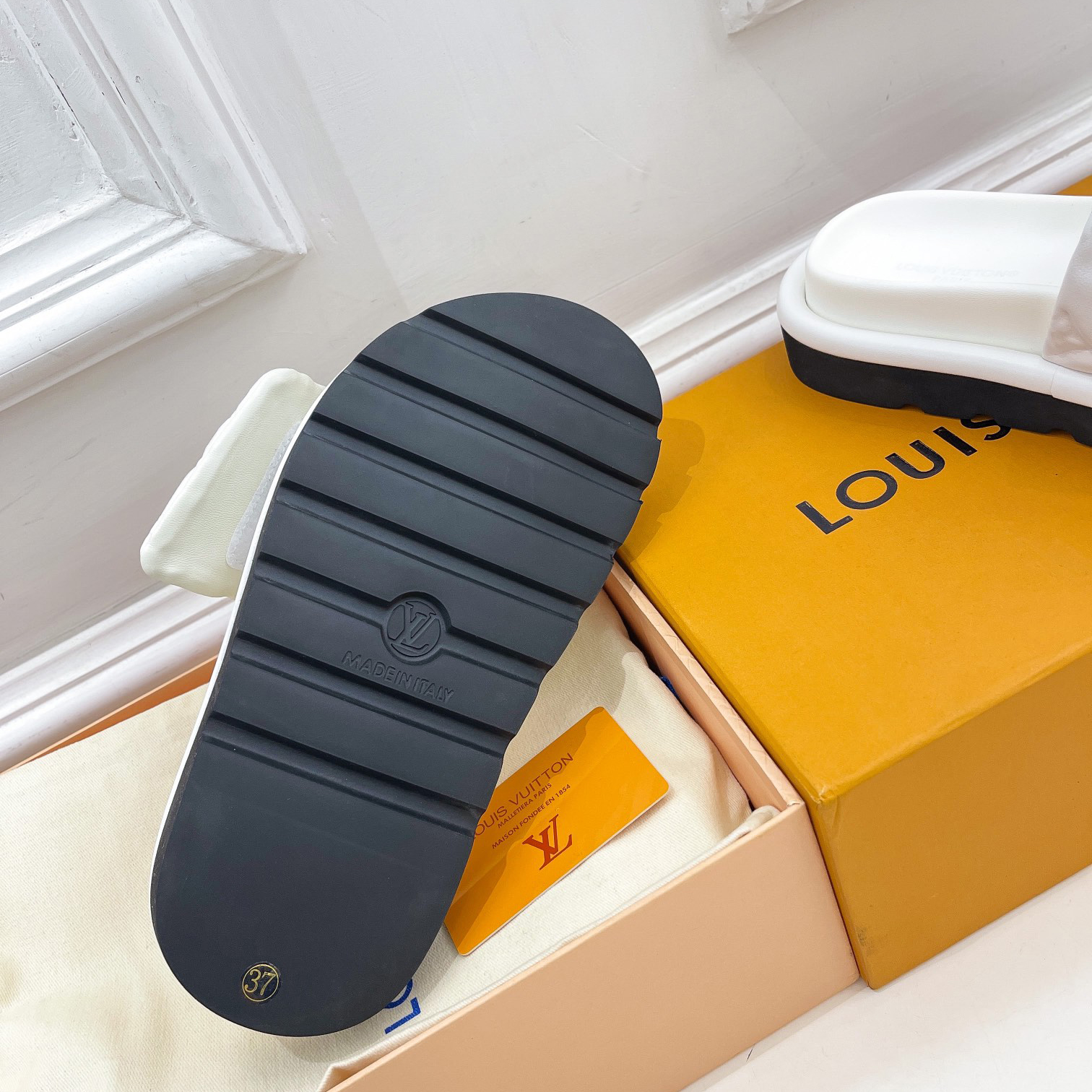 Louis Vuitton Pool Pillow Comfort Mule    1AABKV - DopestKickz