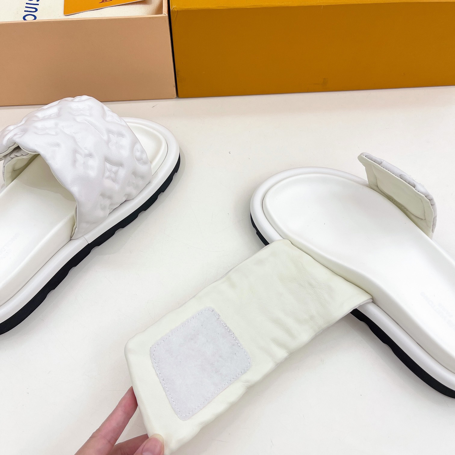 Louis Vuitton Pool Pillow Comfort Mule    1AABKV - DopestKickz