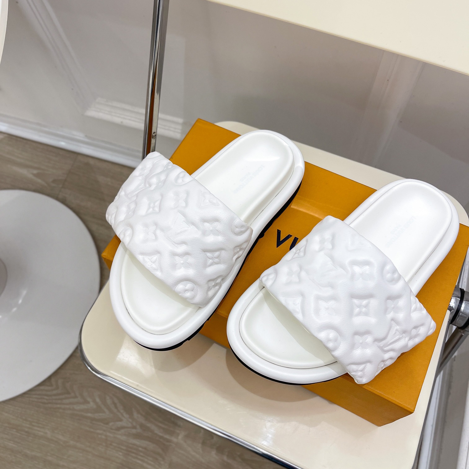Louis Vuitton Pool Pillow Comfort Mule    1AABKV - DopestKickz