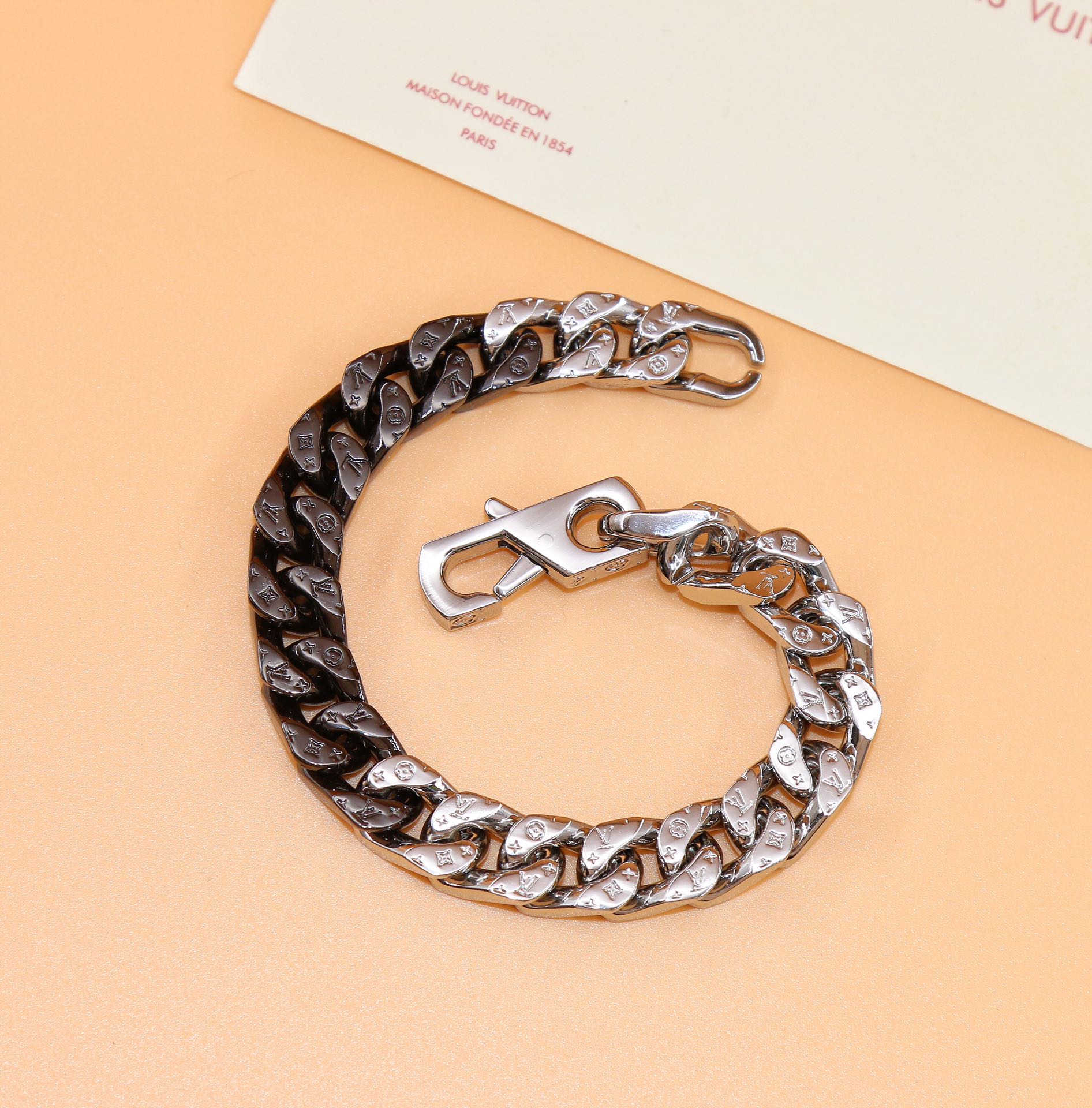 Louis Vuitton LV Chain Links Bracelet  21cm   M68273 - DopestKickz