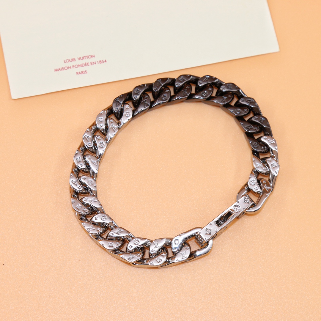 Louis Vuitton LV Chain Links Bracelet  21cm   M68273 - DopestKickz