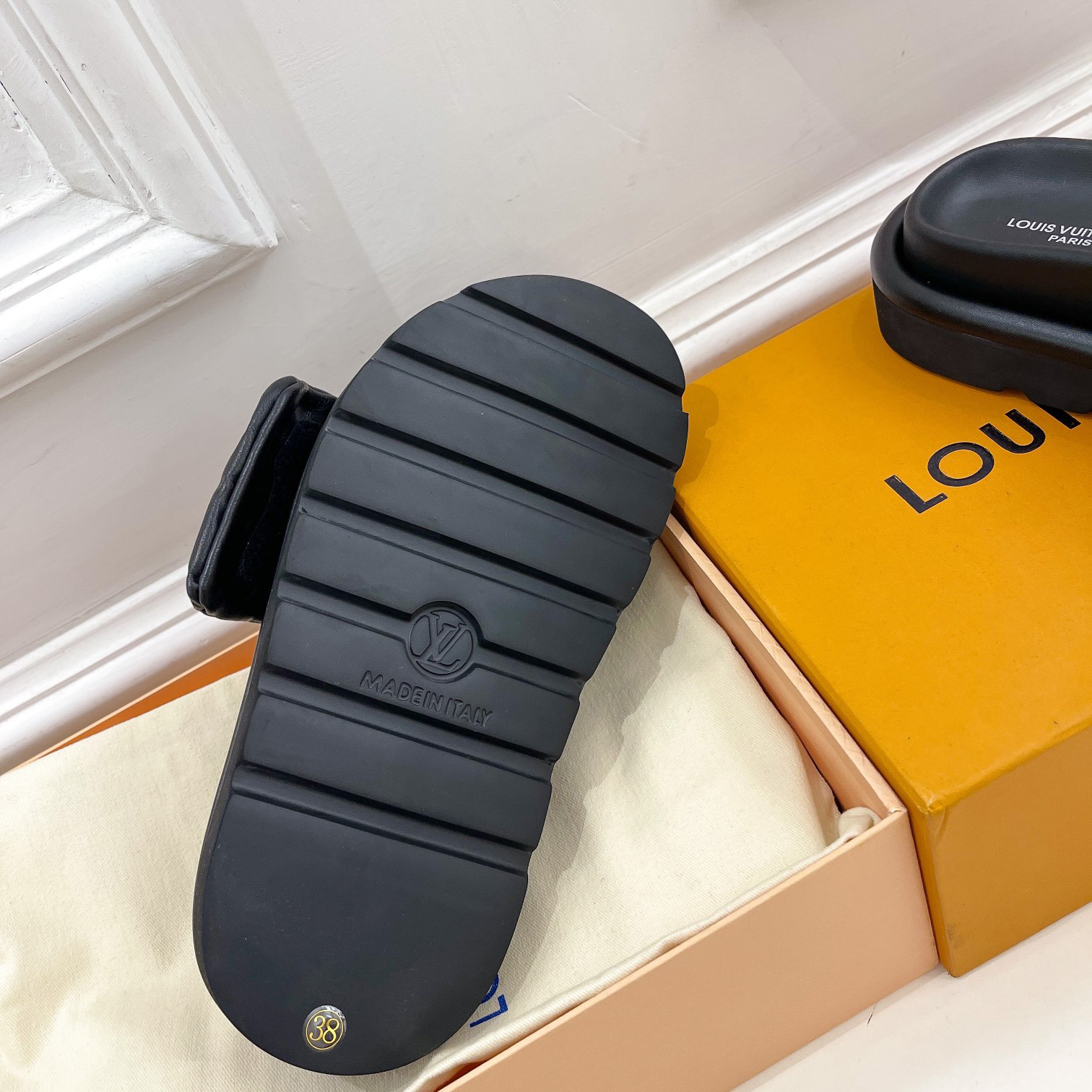 Louis Vuitton Pool Pillow Comfort Mule    1AABKM - DopestKickz