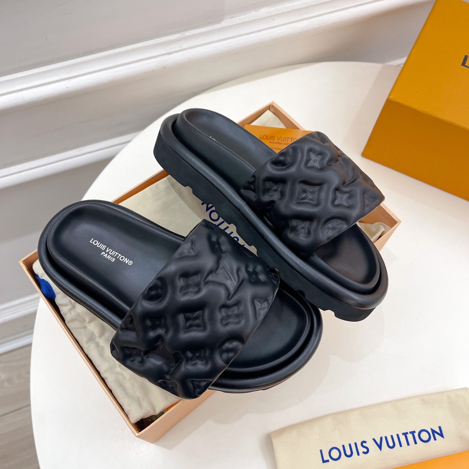 Louis Vuitton Pool Pillow Comfort Mule    1AABKM - DopestKickz