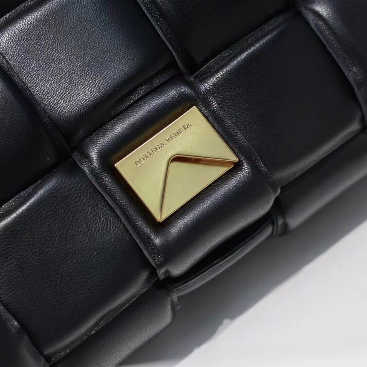 Bottega Veneta Chain Cassette Leather Crossbody Bag(26-18-8cm) - DopestKickz