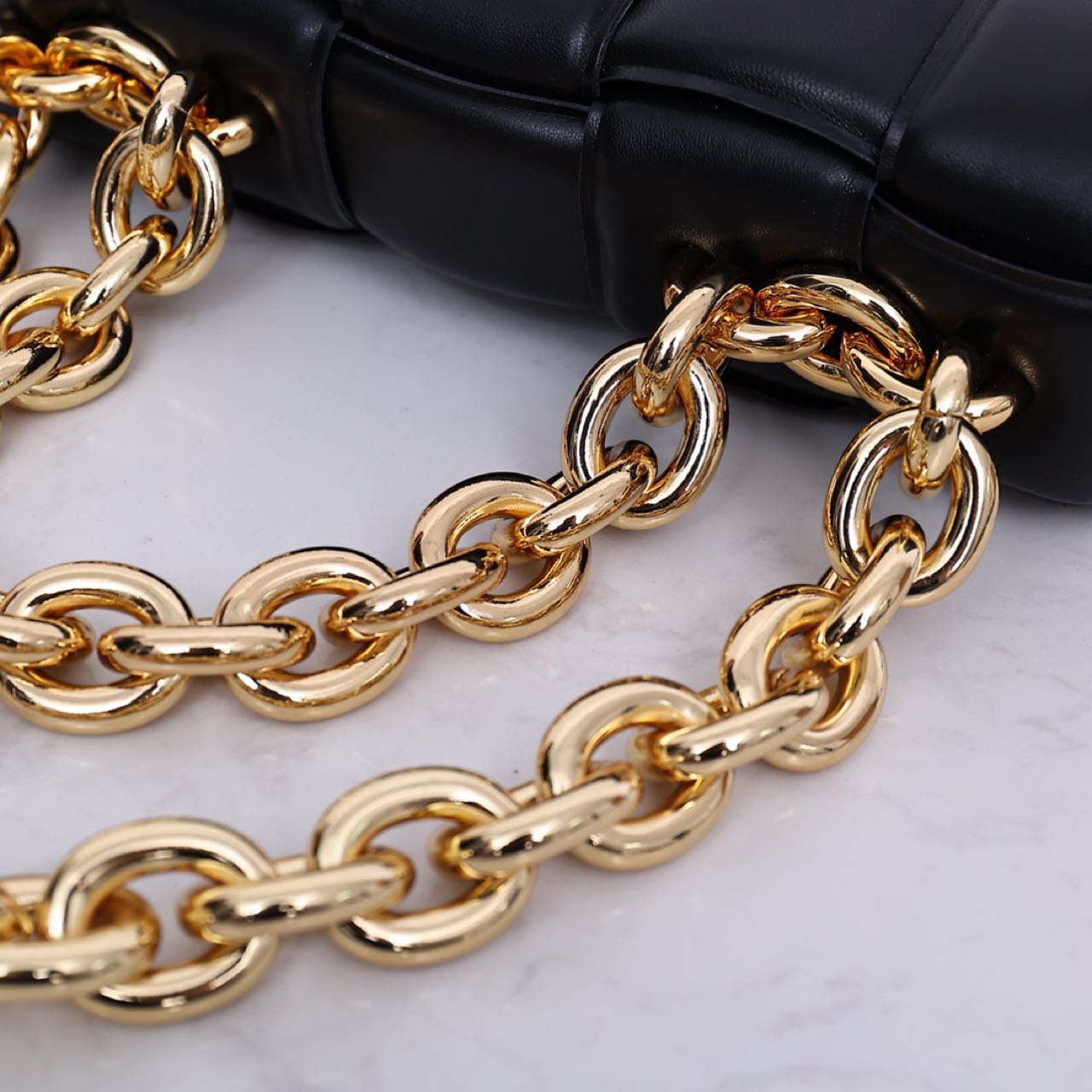 Bottega Veneta Chain Cassette Leather Crossbody Bag(26-18-8cm) - DopestKickz
