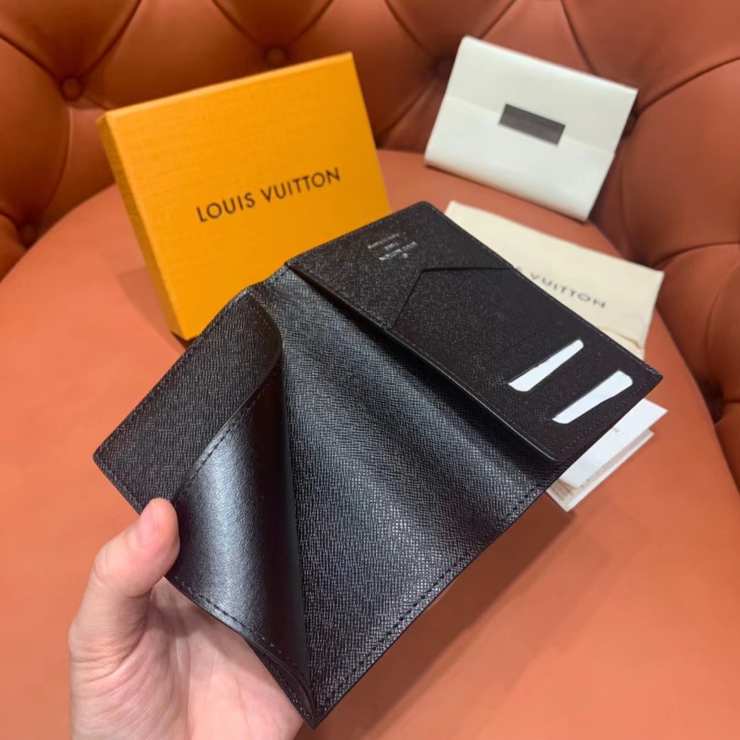 Louis Vuitton Passport Cover(10-14-2.5cm) - DopestKickz
