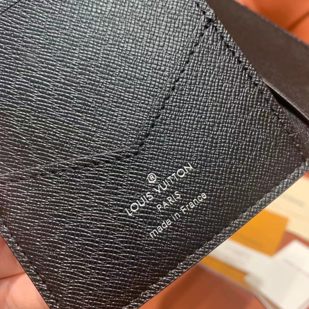 Louis Vuitton Passport Cover(10-14-2.5cm) - DopestKickz