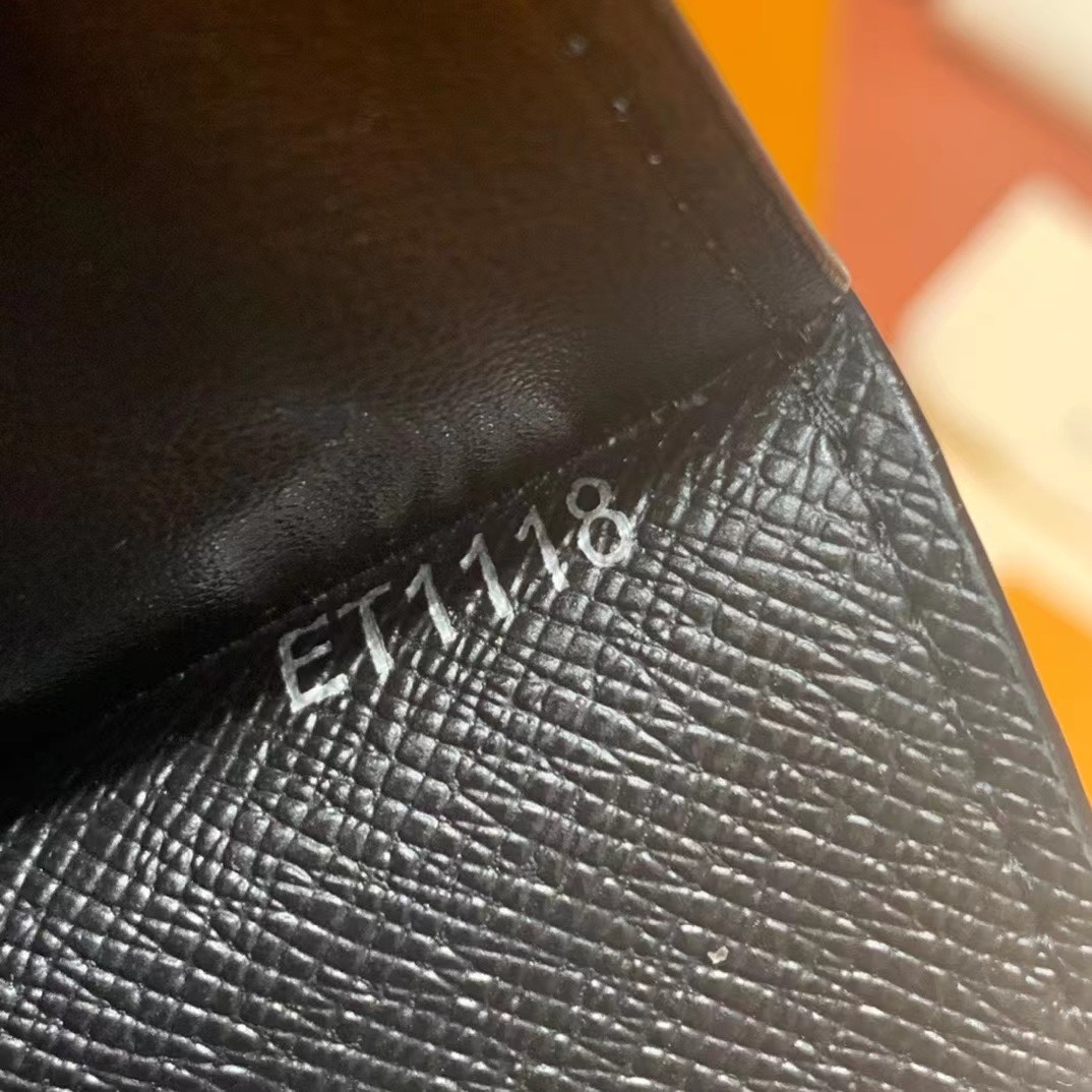 Louis Vuitton Passport Cover(10-14-2.5cm) - DopestKickz