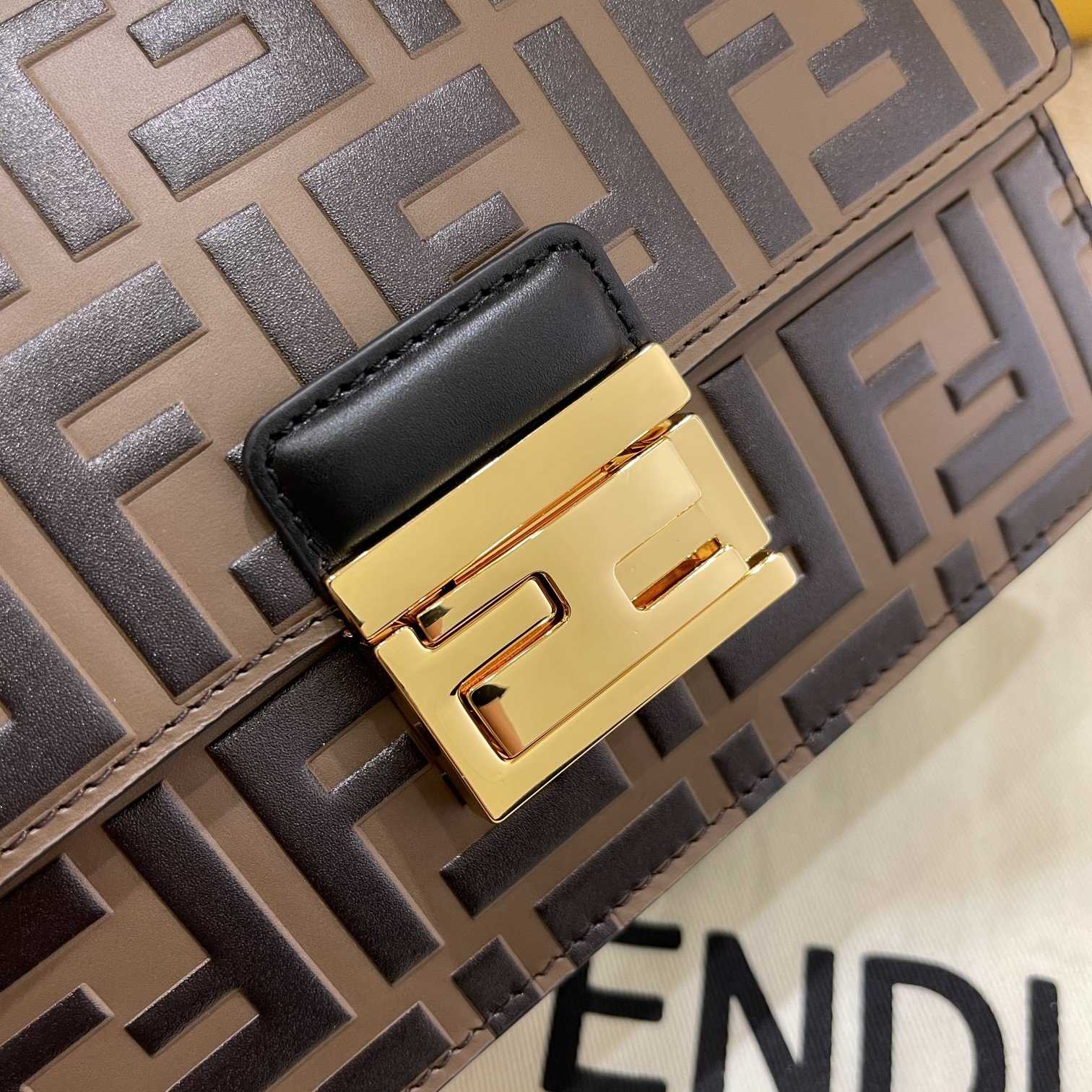 Fendi Kan U Small Brown Leather Mini-Bag(19-13-9cm) - DopestKickz