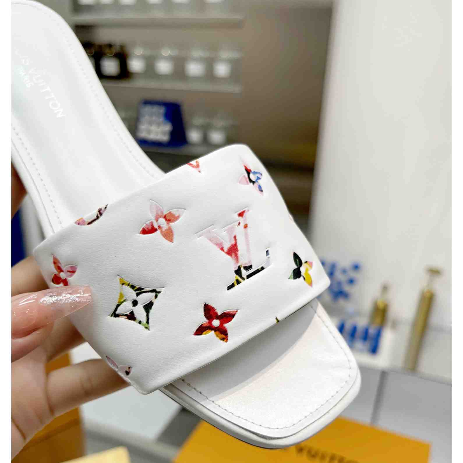 Louis Vuitton Revival Flat Mule     1AAORI - DopestKickz