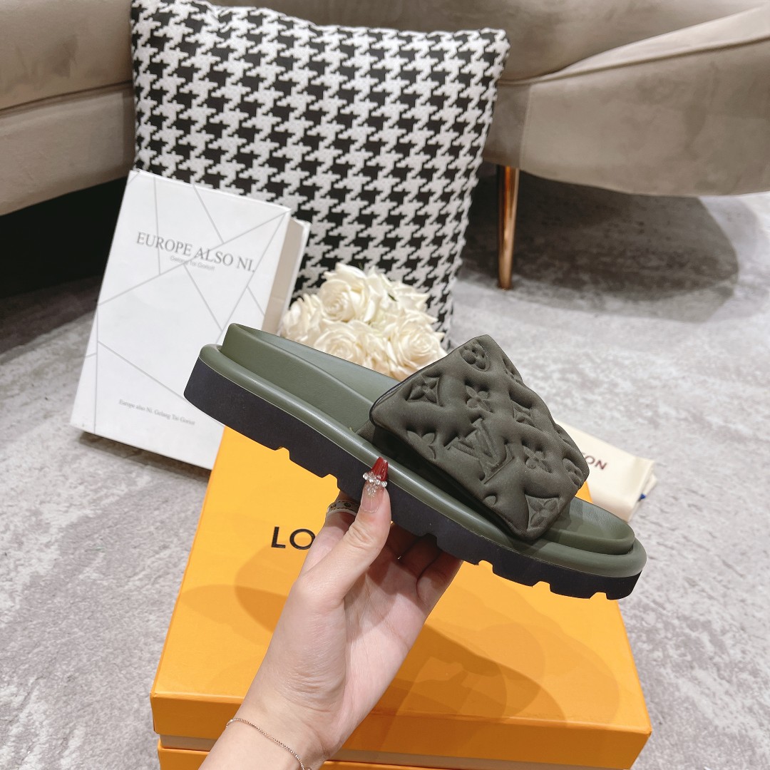 Louis Vuitton  Pool Pillow Comfort Mule      1AA1E8 - DopestKickz