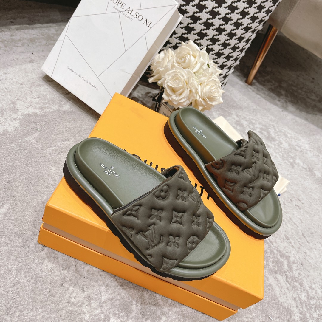 Louis Vuitton  Pool Pillow Comfort Mule      1AA1E8 - DopestKickz