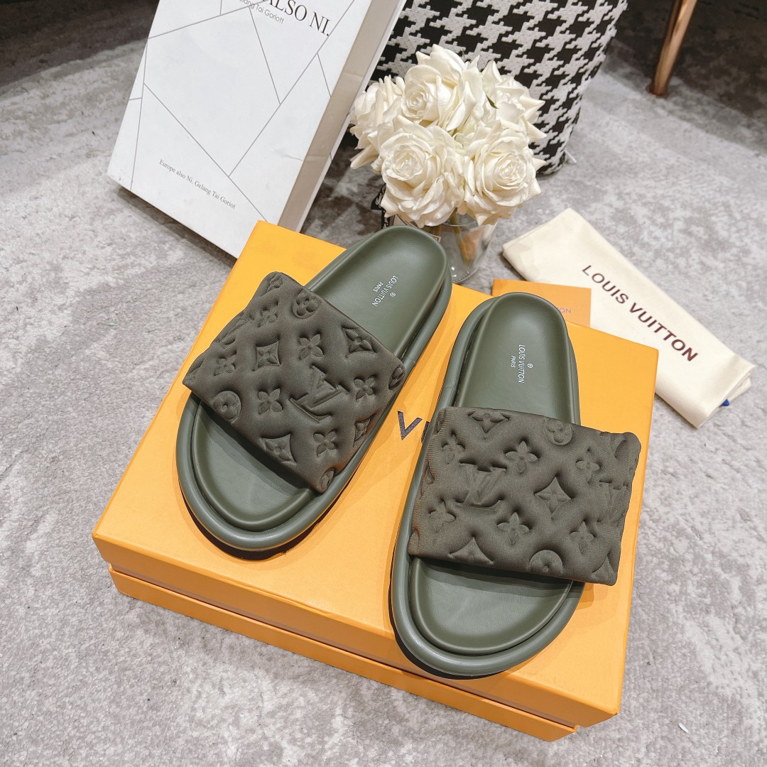 Louis Vuitton  Pool Pillow Comfort Mule      1AA1E8 - DopestKickz