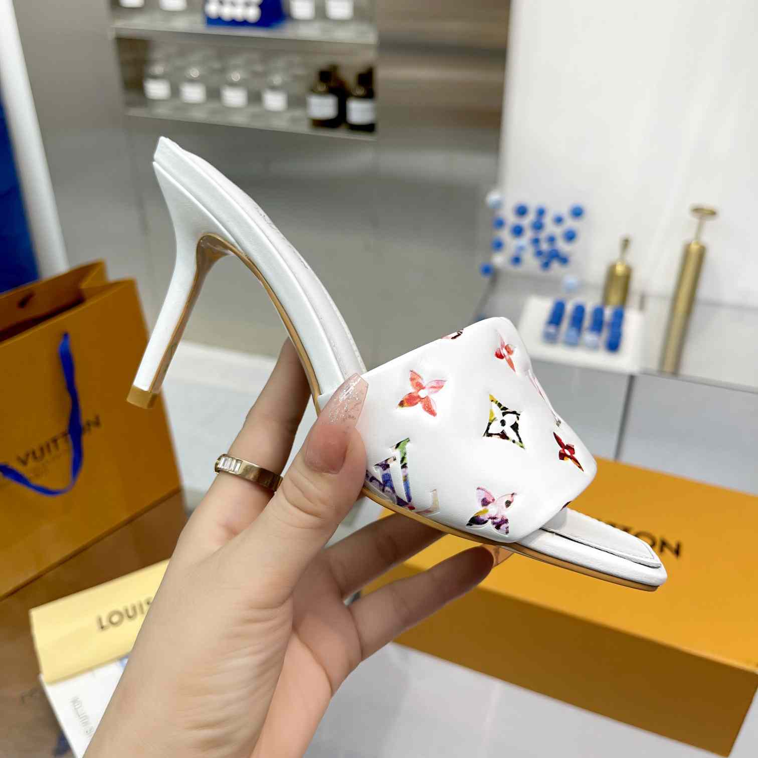 Louis Vuitton Revival Mule     1AAP7M - DopestKickz