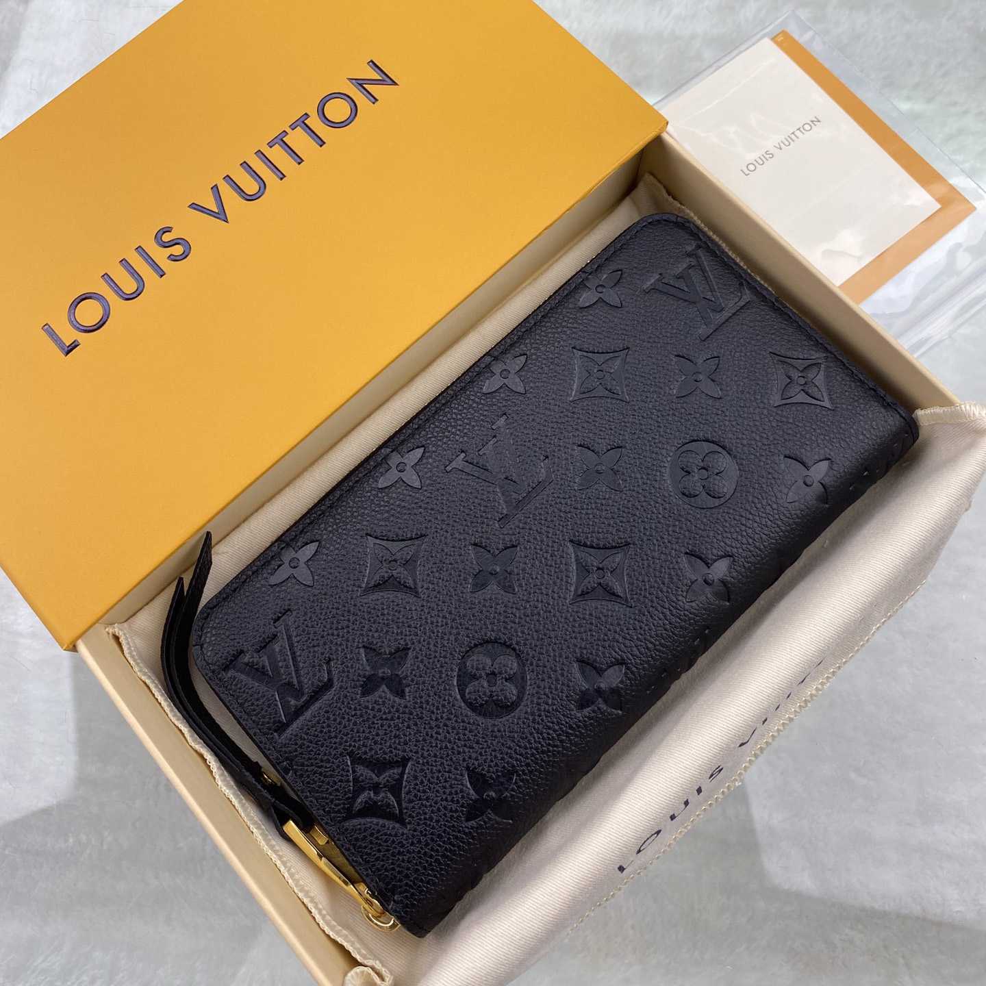 Louis Vuitton Zippy Wallet (19.5-10CM)     M61864 - DopestKickz