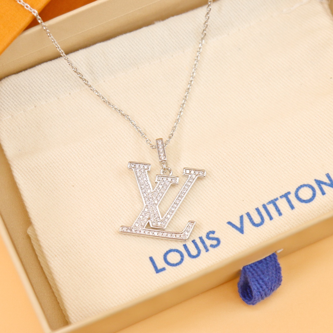 Louis Vuitton LV Idylle Blossom Large Pendant, White Gold And Diamonds      Q93821 - DopestKickz