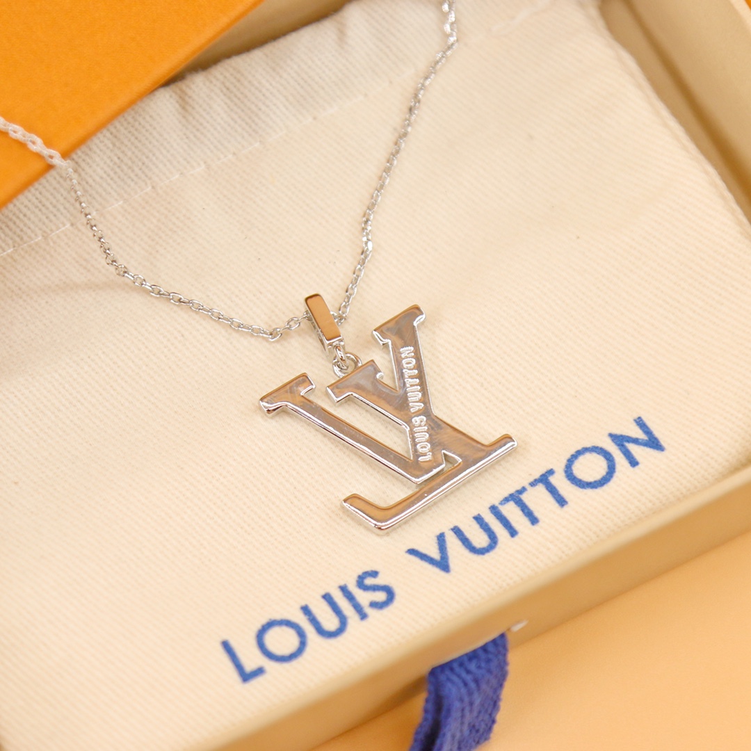 Louis Vuitton LV Idylle Blossom Large Pendant, White Gold And Diamonds      Q93821 - DopestKickz