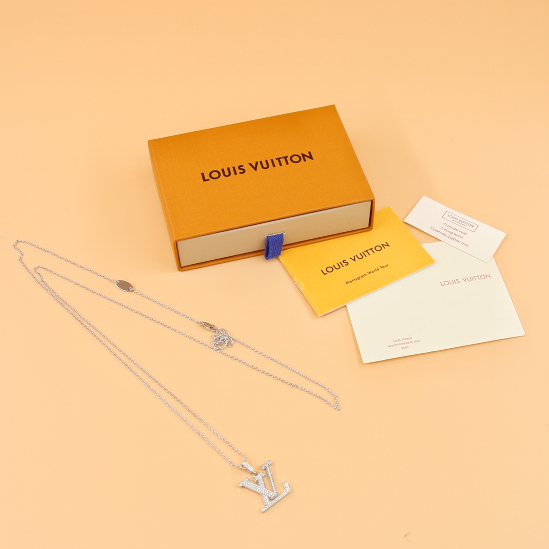 Louis Vuitton LV Idylle Blossom Large Pendant, White Gold And Diamonds      Q93821 - DopestKickz