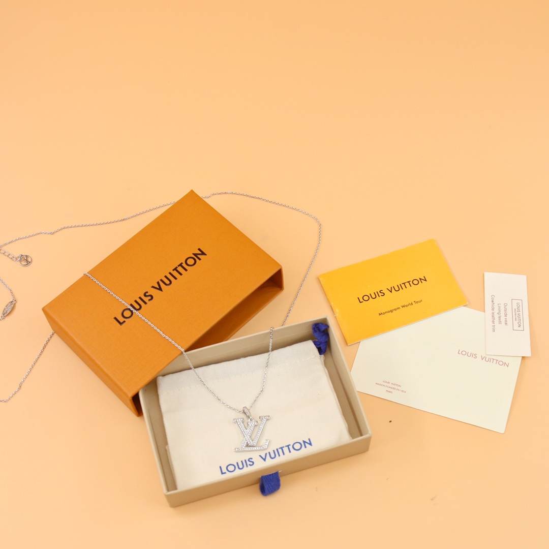 Louis Vuitton LV Idylle Blossom Large Pendant, White Gold And Diamonds      Q93821 - DopestKickz