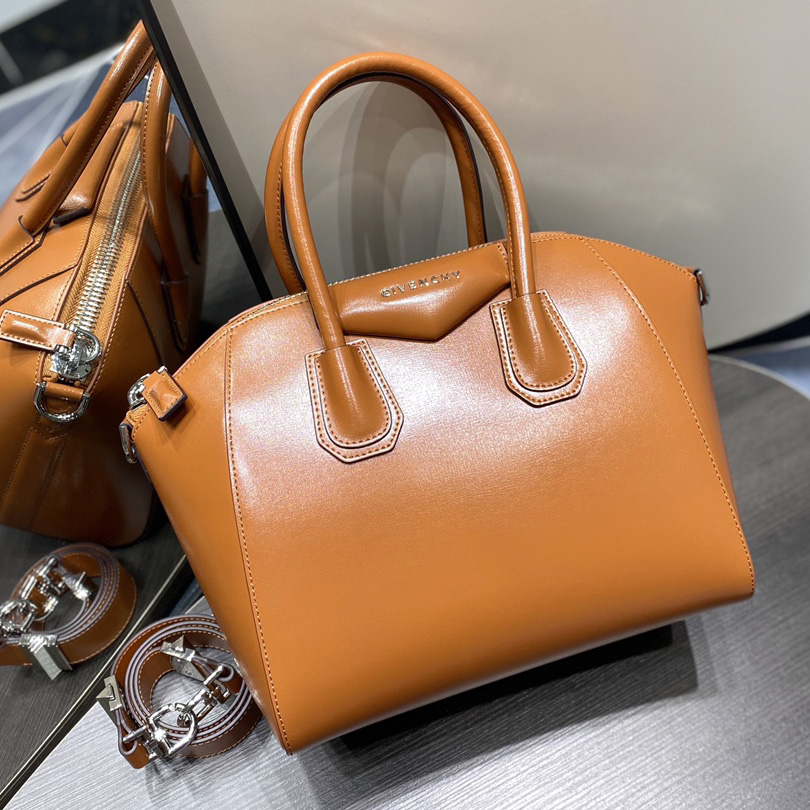Givenchy  Antigona Bag With Chain(28-17-23cm) - DopestKickz
