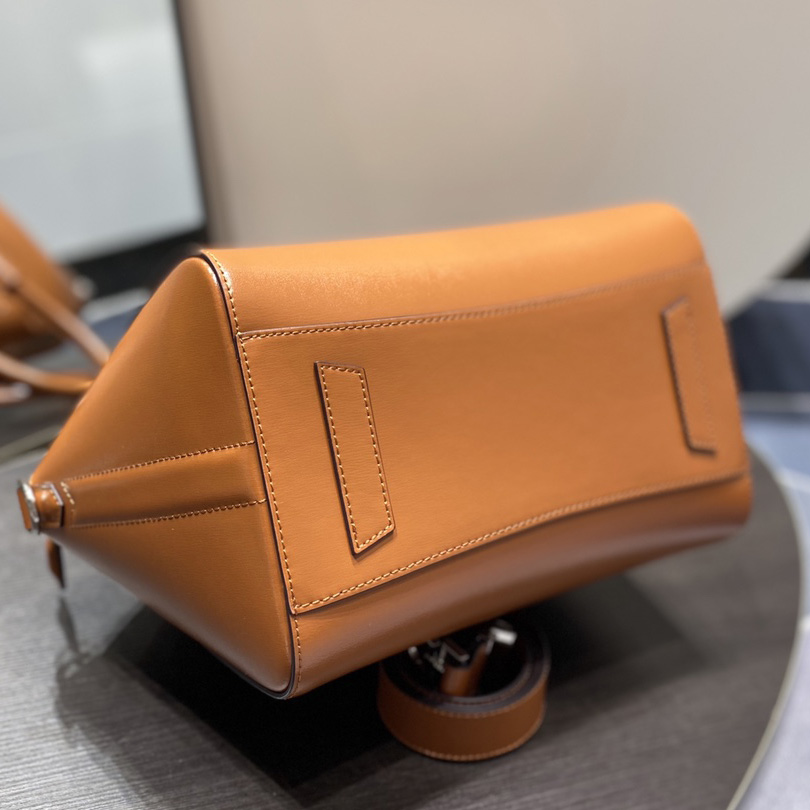 Givenchy  Antigona Bag With Chain(28-17-23cm) - DopestKickz