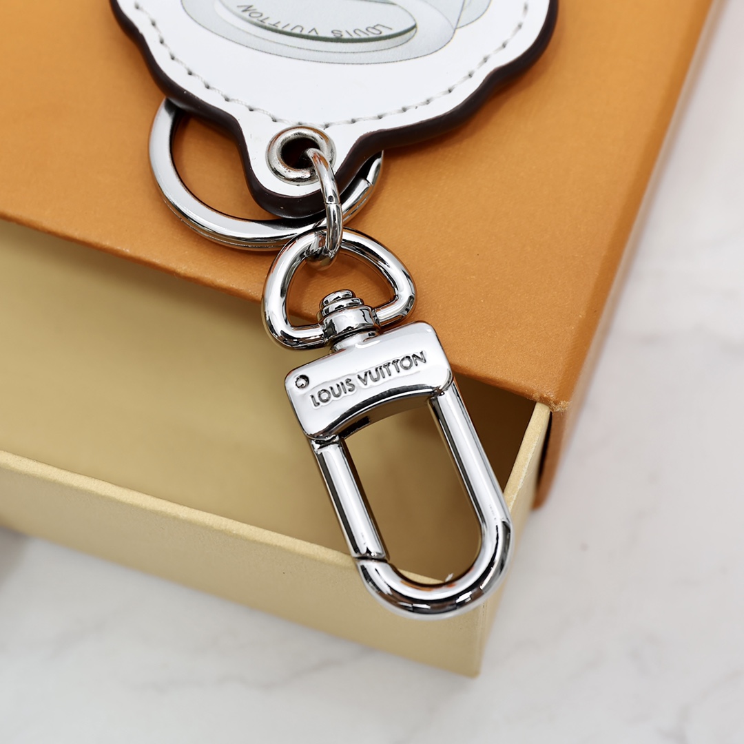 Louis Vuitton Everyday Lv Cup    MP3108 - DopestKickz
