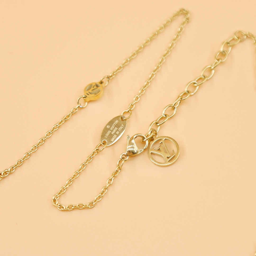 Louis Vuitton LV Idylle Blossom Large Pendant    Q93821 - DopestKickz