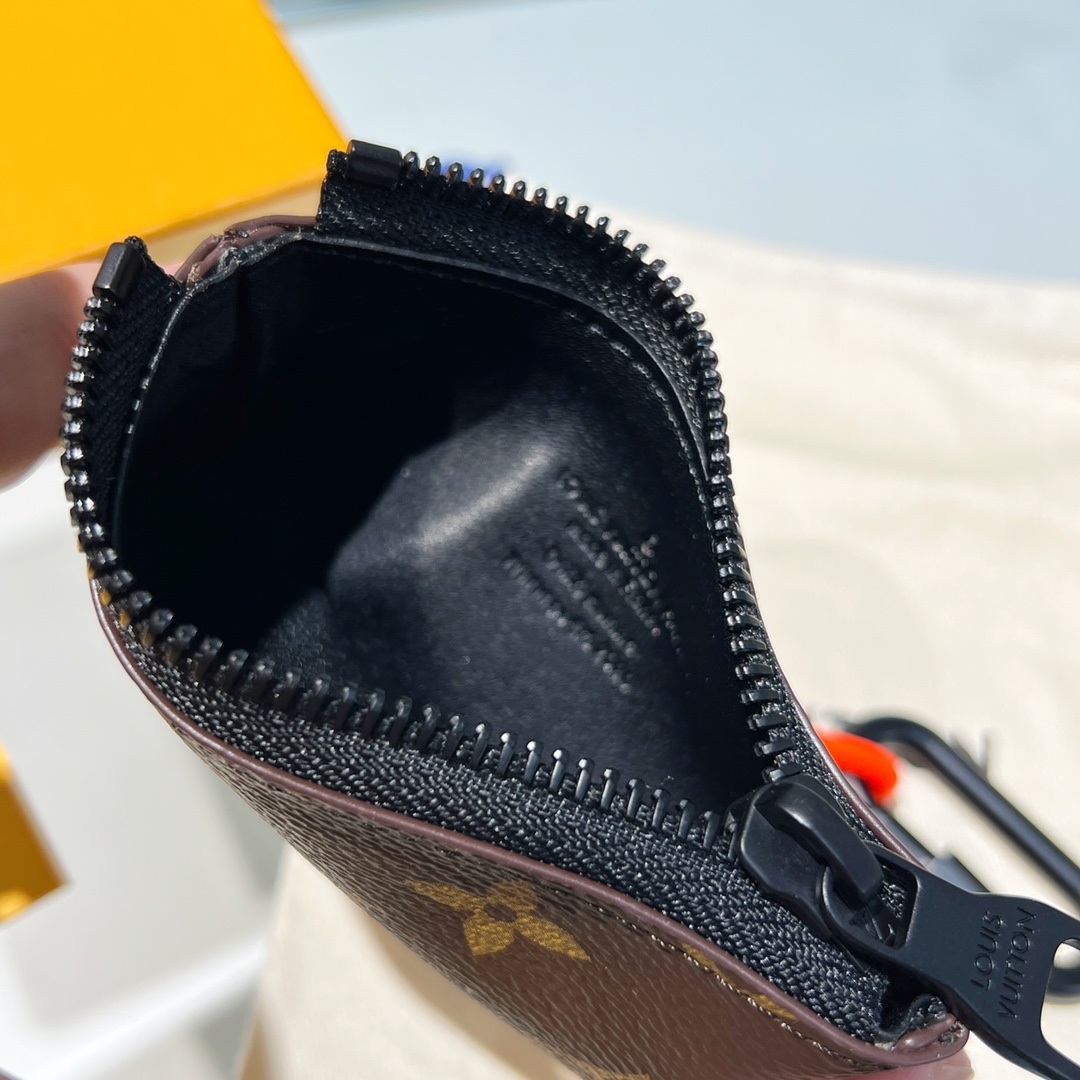 Louis Vuitton Key Pouch - DopestKickz