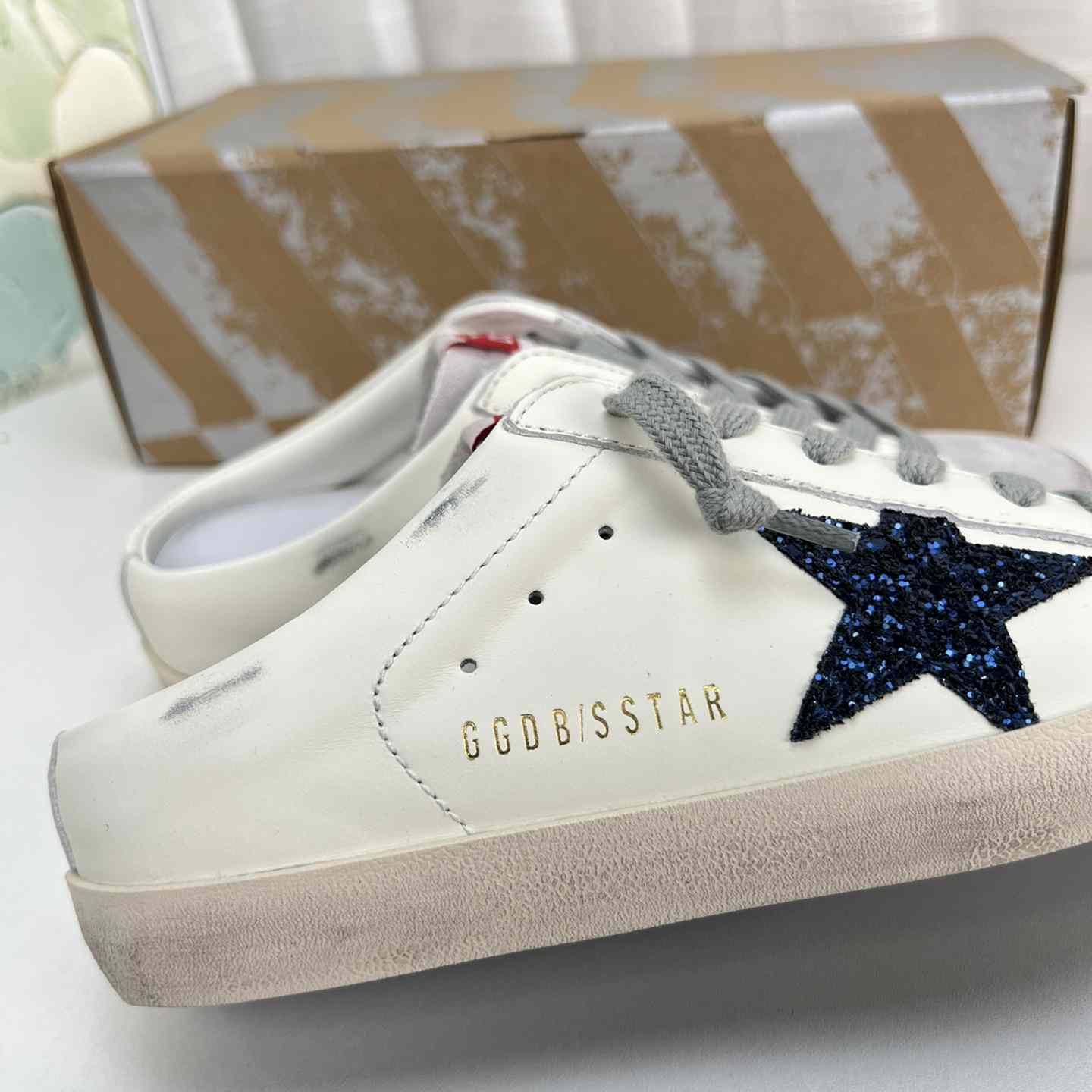 Golden Goose Super-Star Sabots In White Leather With Blue Glitter Star And Dove-Gray Suede Tongue - DopestKickz