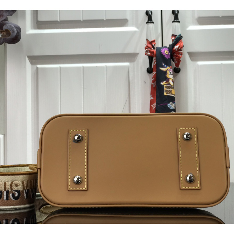 Louis Vuitton Alma PM Handbag (23.5-17.5-11.5cm) - DopestKickz