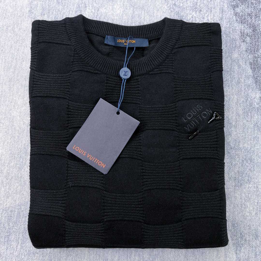 Louis Vuitton Damier Stitch Crewneck      1AA4MC - DopestKickz