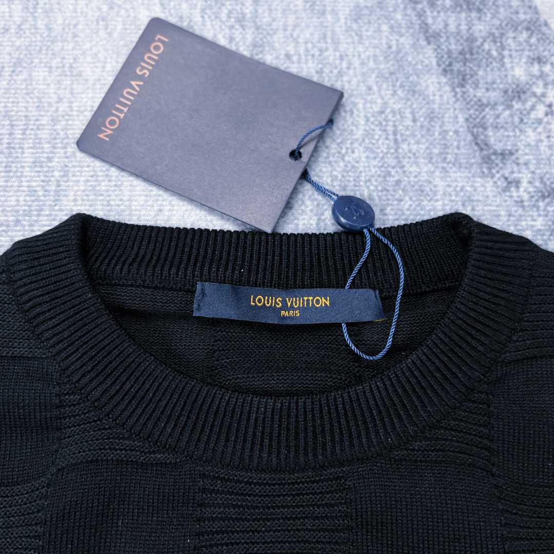 Louis Vuitton Damier Stitch Crewneck      1AA4MC - DopestKickz