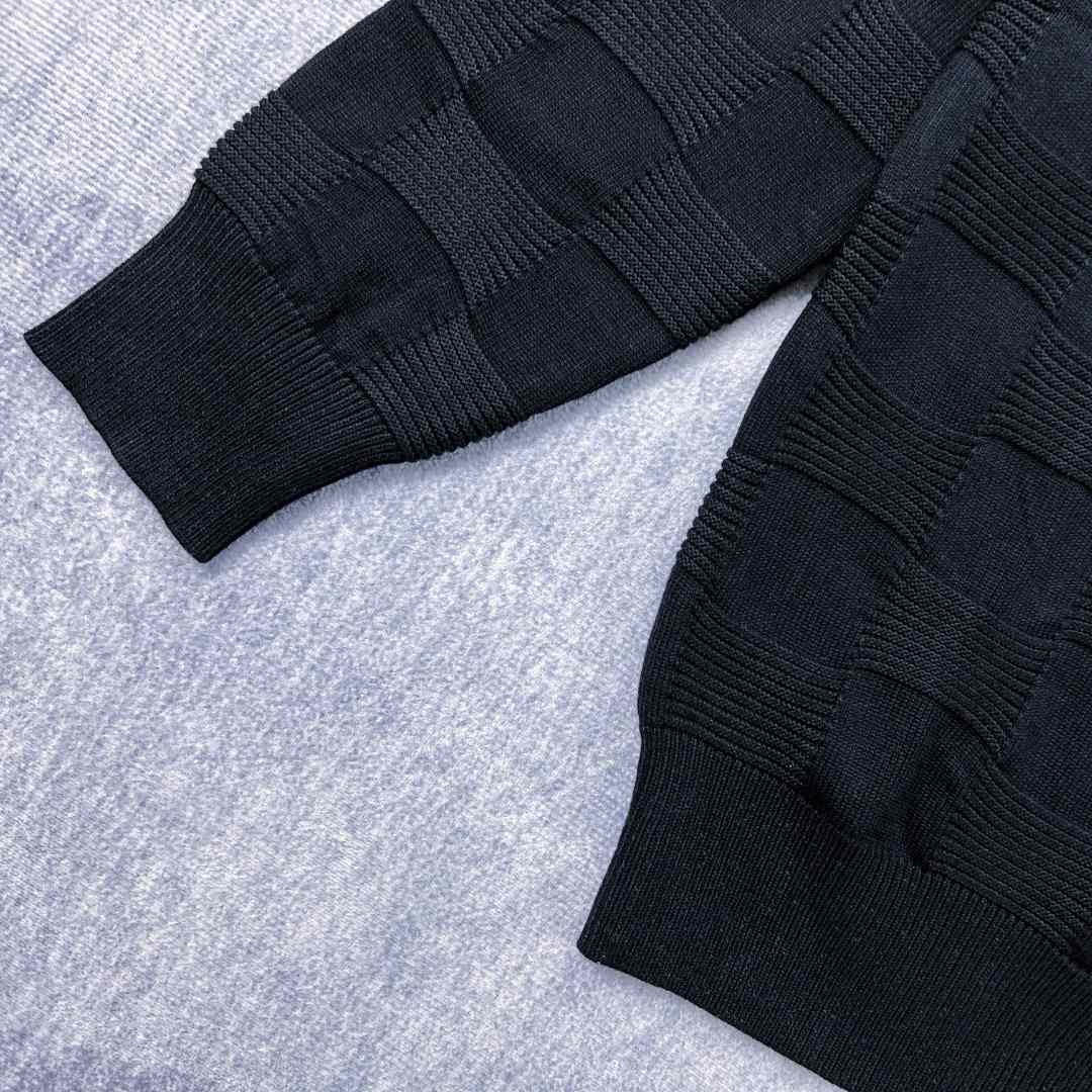 Louis Vuitton Damier Stitch Crewneck      1AA4MC - DopestKickz