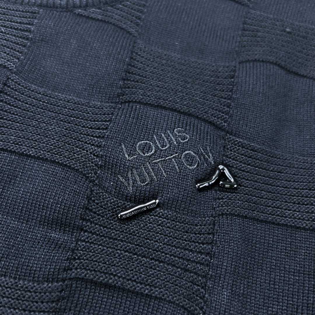 Louis Vuitton Damier Stitch Crewneck      1AA4MC - DopestKickz
