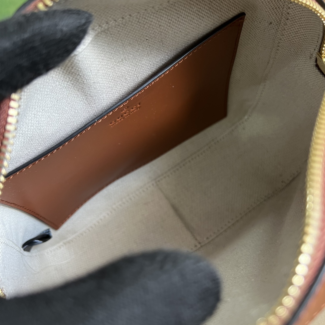 Gucci GG Matelassé Leather Shoulder Bag(21.5-17-7.5cm) - DopestKickz
