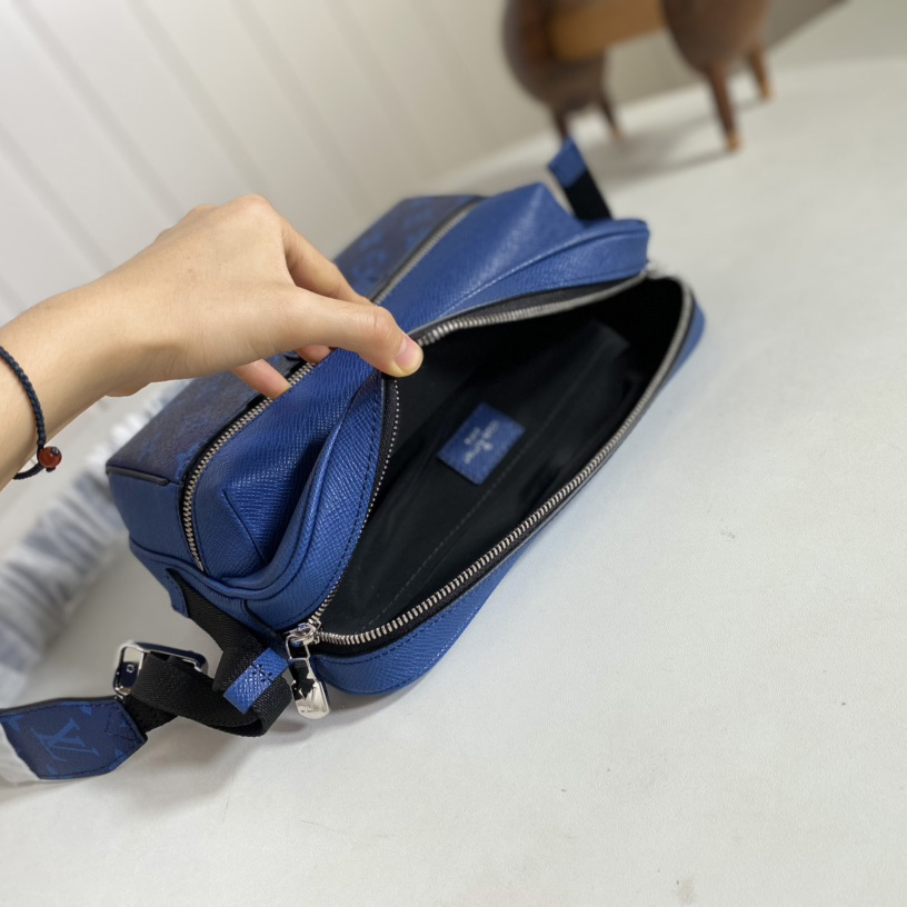 Louis Vuitton Outdoor Messenger(26-20-10.5cm)   M30242 - DopestKickz