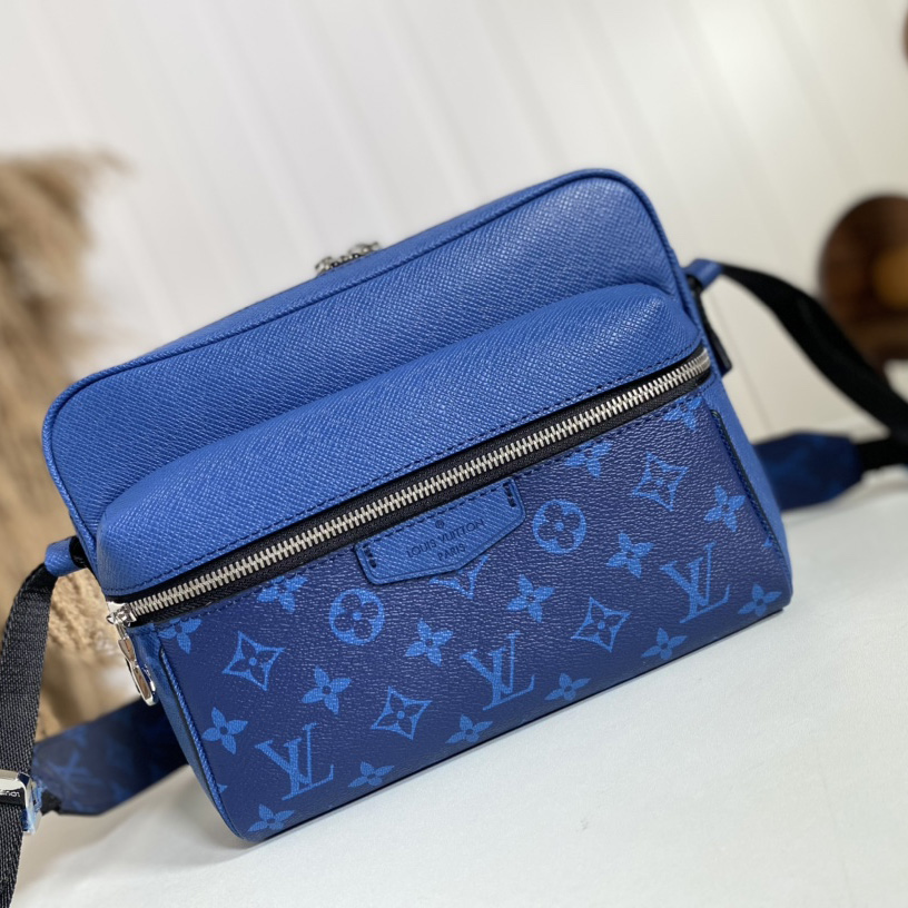 Louis Vuitton Outdoor Messenger(26-20-10.5cm)   M30242 - DopestKickz