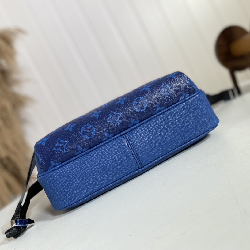 Louis Vuitton Outdoor Messenger(26-20-10.5cm)   M30242 - DopestKickz