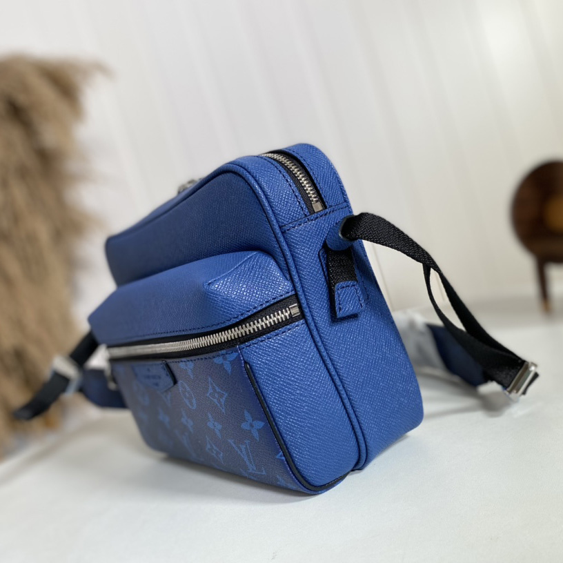 Louis Vuitton Outdoor Messenger(26-20-10.5cm)   M30242 - DopestKickz